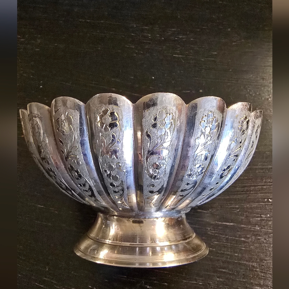 Vintage India Silver Plate Floral Decorative Bowl - Picture 2 of 6